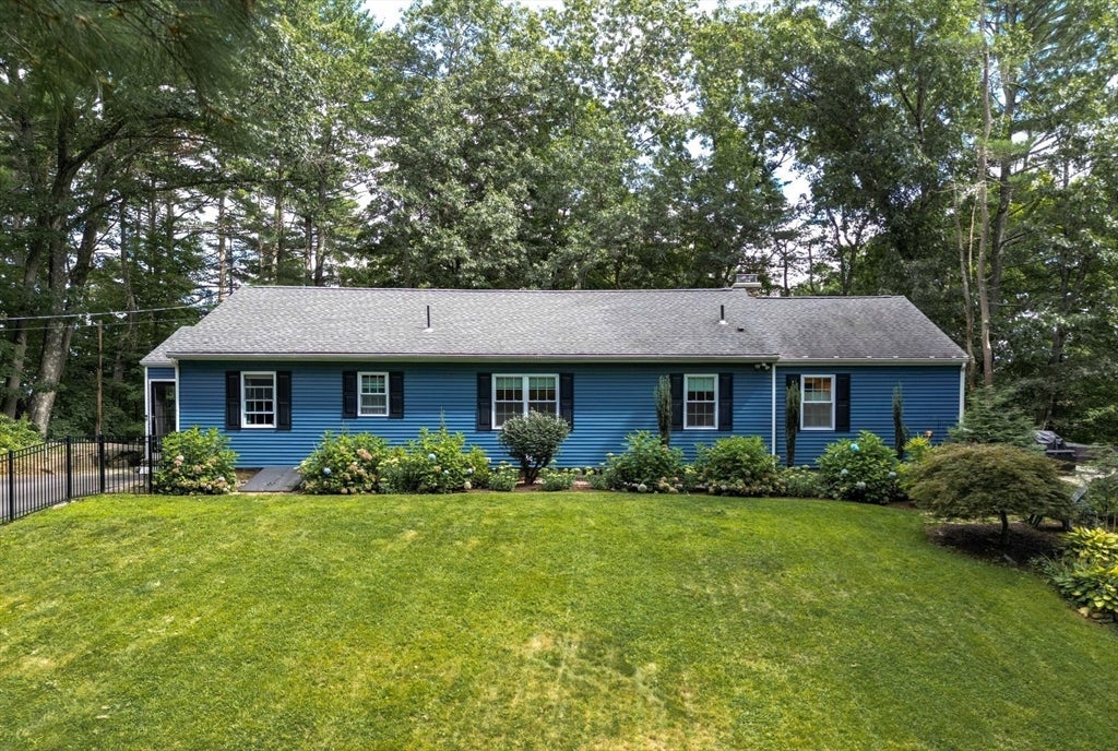17 Gardner Ave, Sturbridge, MA Photo #3