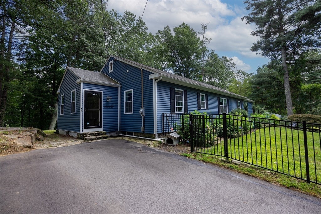 17 Gardner Ave, Sturbridge, MA Photo #4