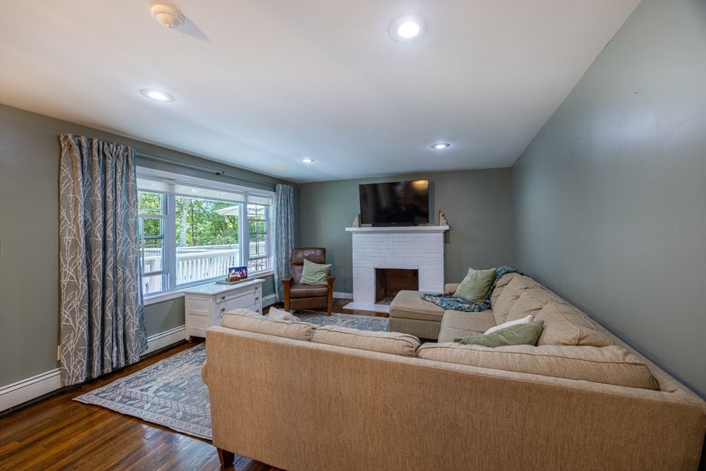 17 Gardner Ave, Sturbridge, MA Photo #6