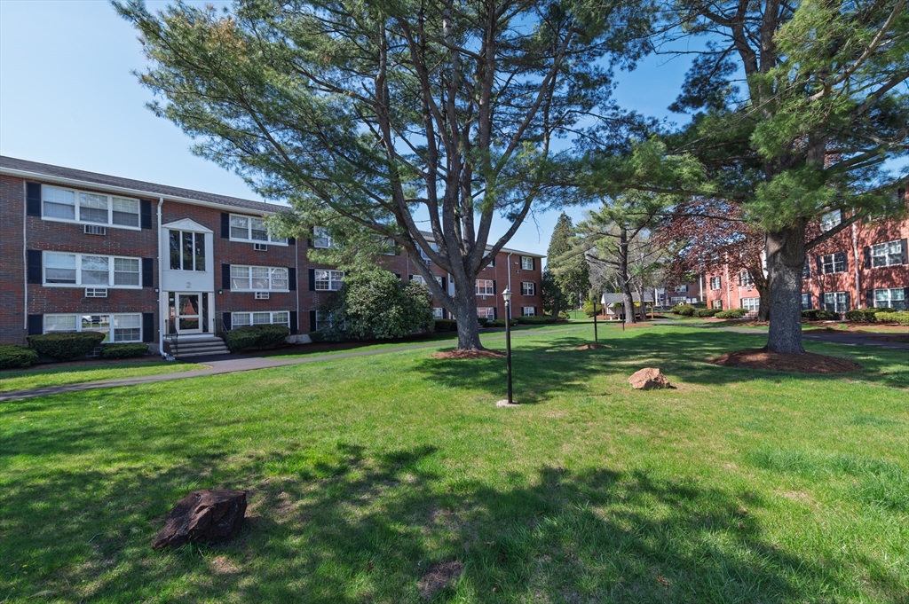2 Tara Dr #11, Weymouth, MA Photo #2