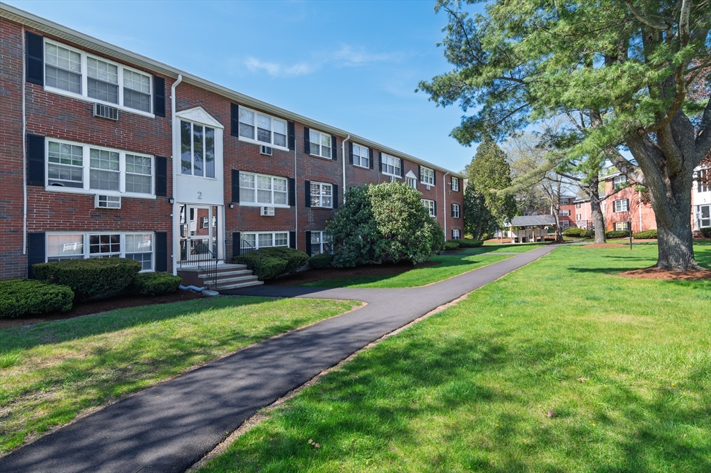 Photo of 2 Tara Dr, Weymouth, MA