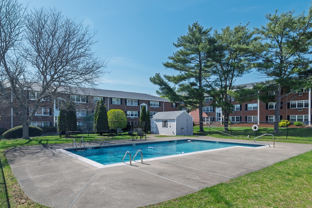2 Tara Dr #11, Weymouth, MA Photo #8