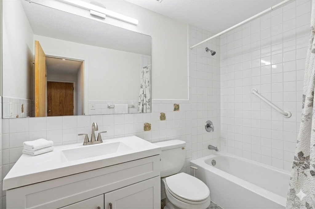 2 Tara Dr #11, Weymouth, MA Photo #9