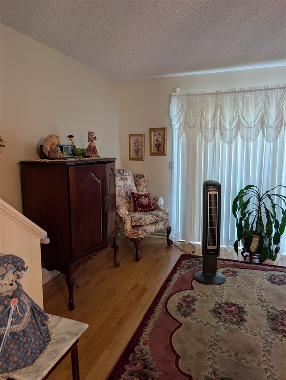 60 Waters Edge Dr 60