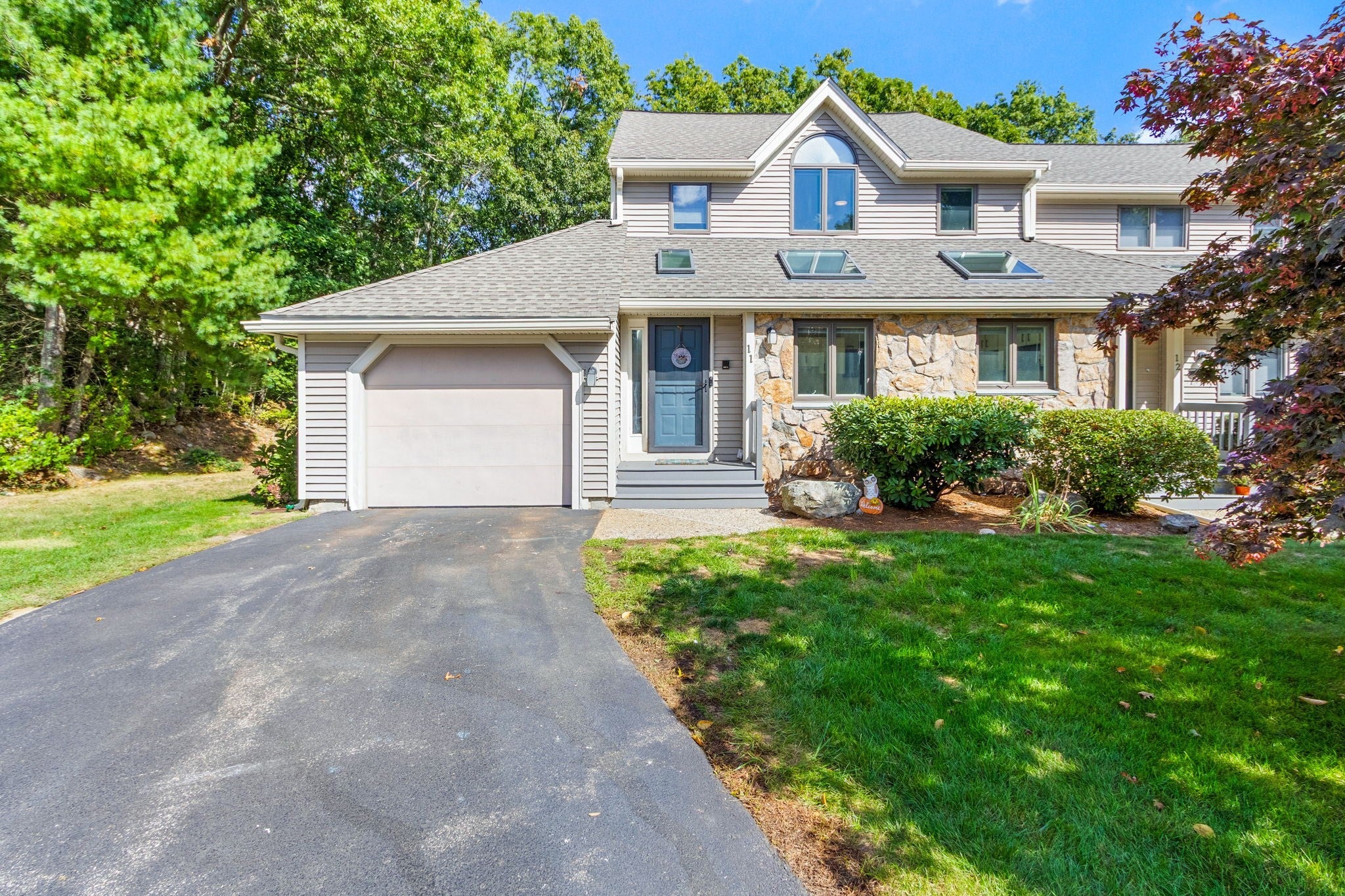 Photo of 11 Magnolia Dr, Franklin, MA