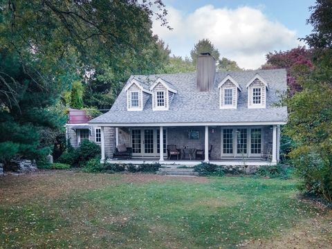 17 Quail Trl Westport MA 02790