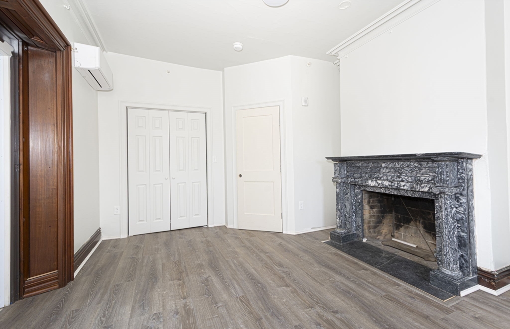 963 Main St 3