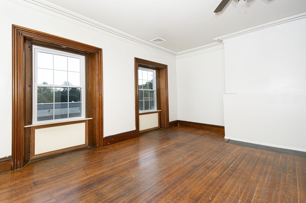 963 Main St 3