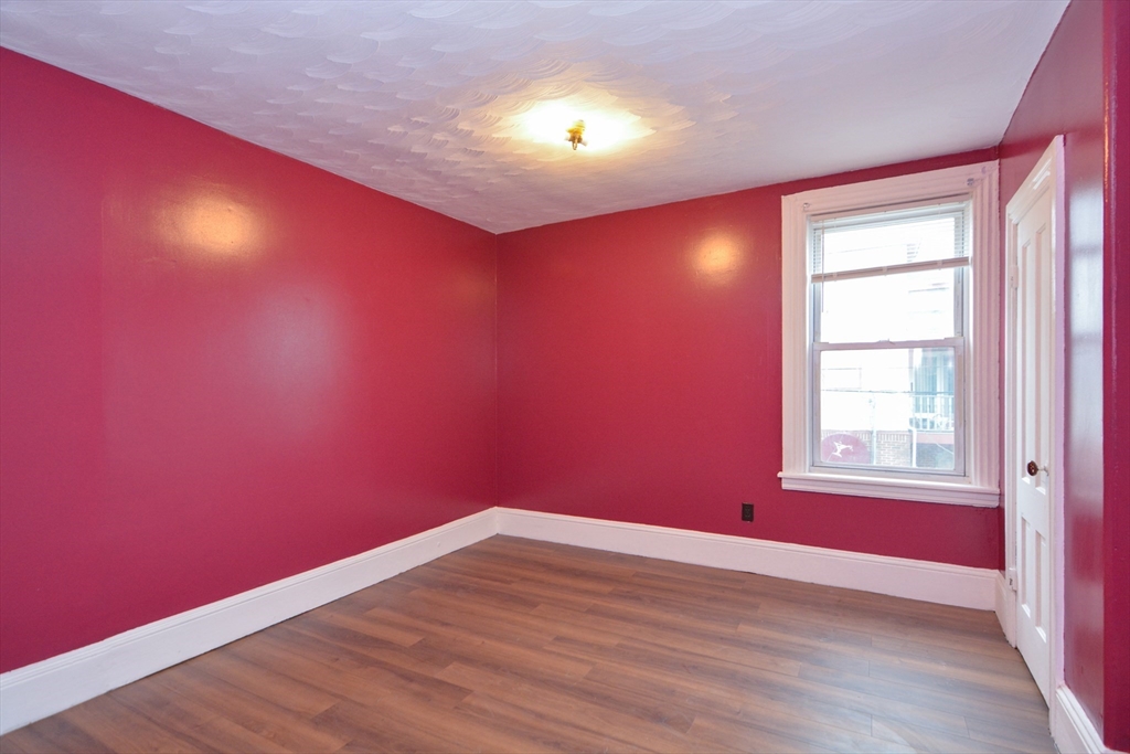 Central Falls, Rhode Island 02863, United States, 5 Bedrooms Bedrooms, ,3 BathroomsBathrooms,Residential,Pending,153091