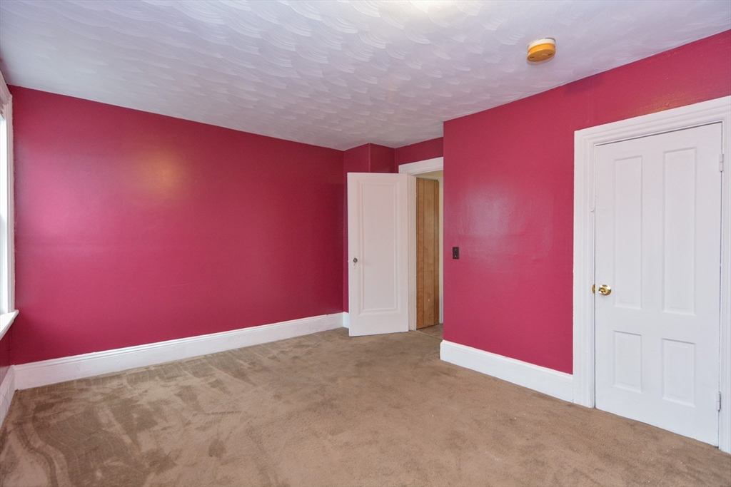 Central Falls, Rhode Island 02863, United States, 5 Bedrooms Bedrooms, ,3 BathroomsBathrooms,Residential,Pending,153091