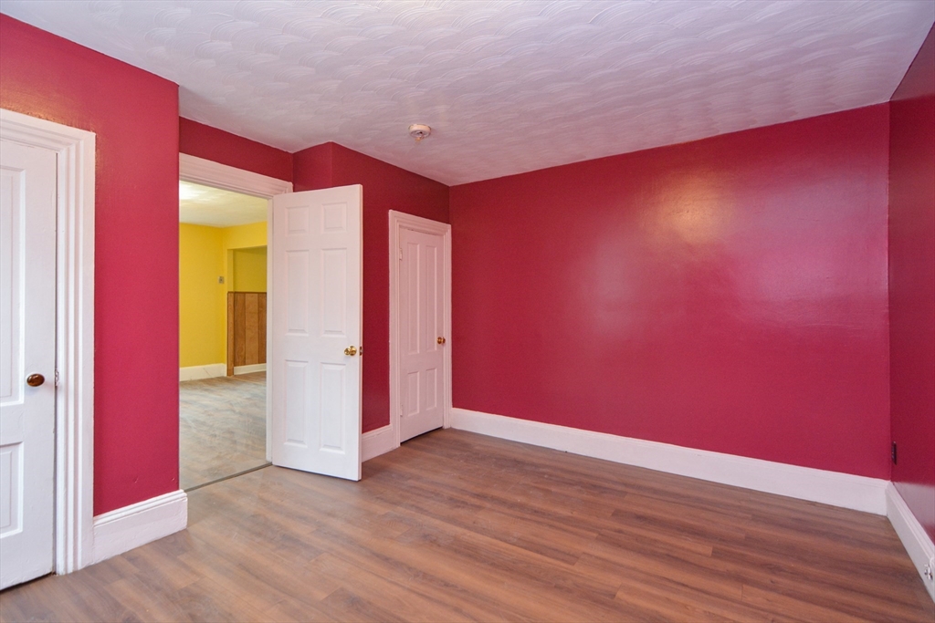 Central Falls, Rhode Island 02863, United States, 5 Bedrooms Bedrooms, ,3 BathroomsBathrooms,Residential,Pending,153091