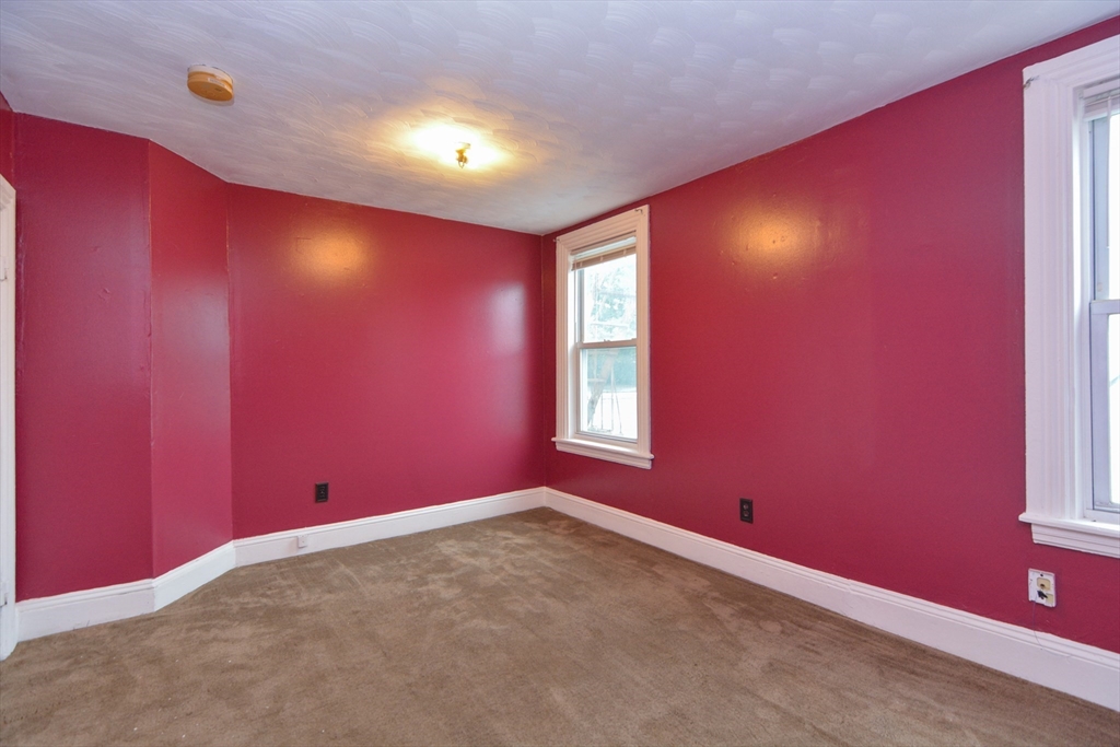 Central Falls, Rhode Island 02863, United States, 5 Bedrooms Bedrooms, ,3 BathroomsBathrooms,Residential,Pending,153091