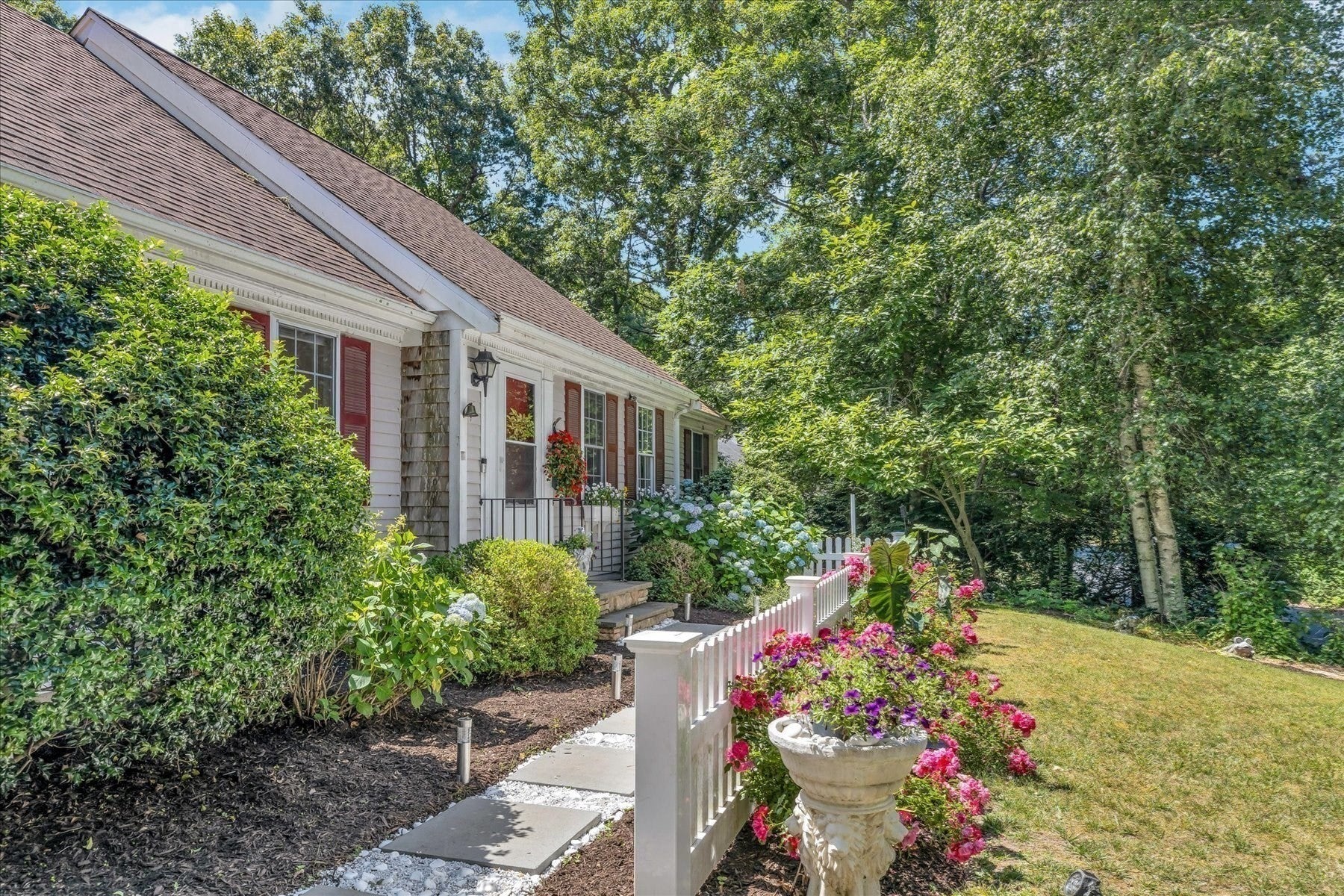 36 Helmsman Dr