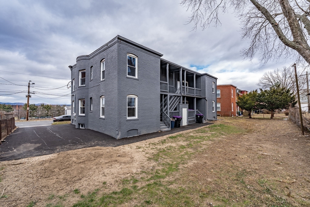 3 Parkview Ter 2L