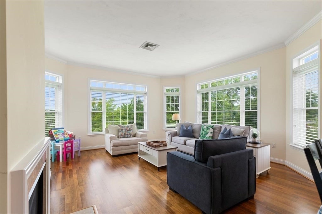 295 Salem St 98