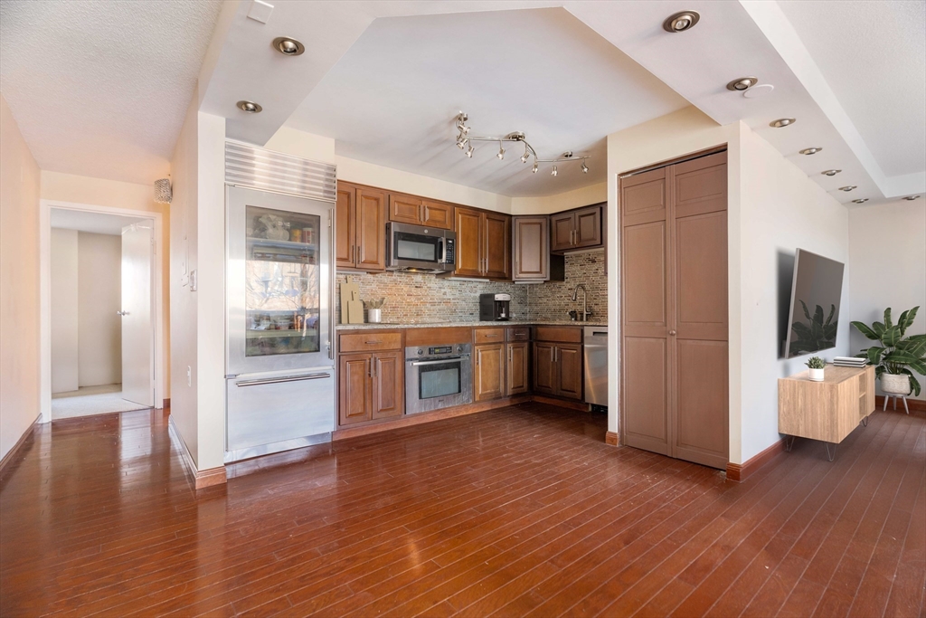 66 Winchester St 203