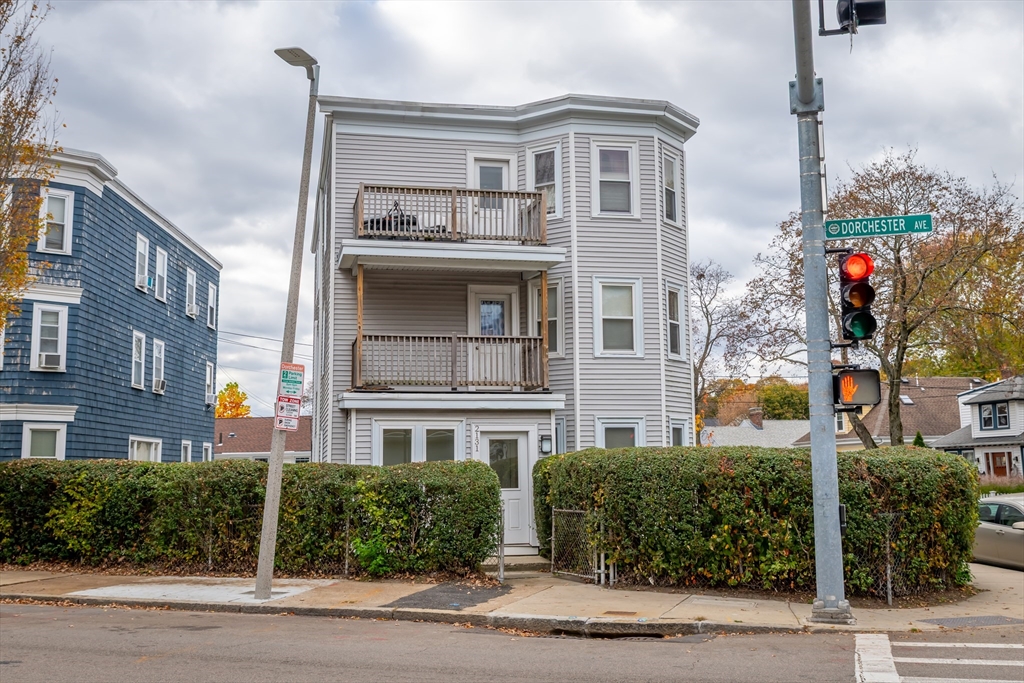 2131 Dorchester Ave