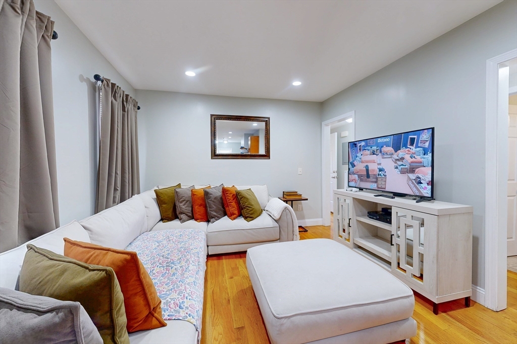 2131 Dorchester Ave