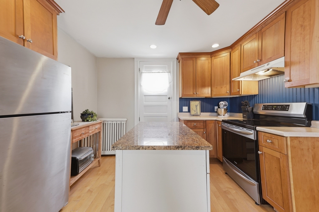 6 Wells Ave D