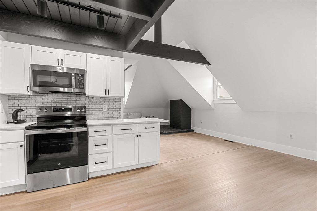 256 Lafayette St 3