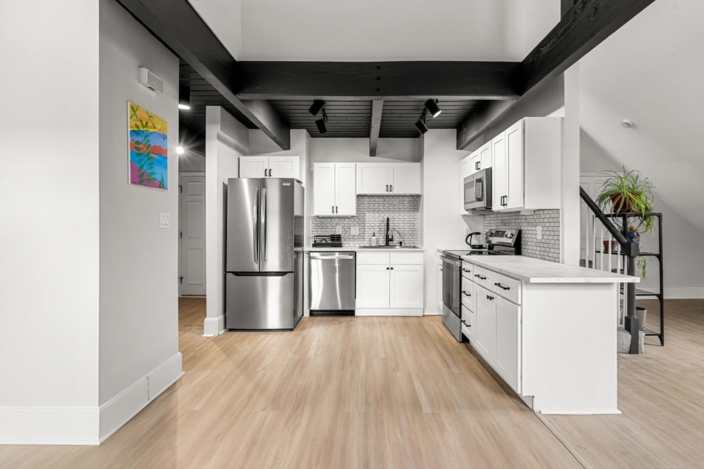 256 Lafayette St 3
