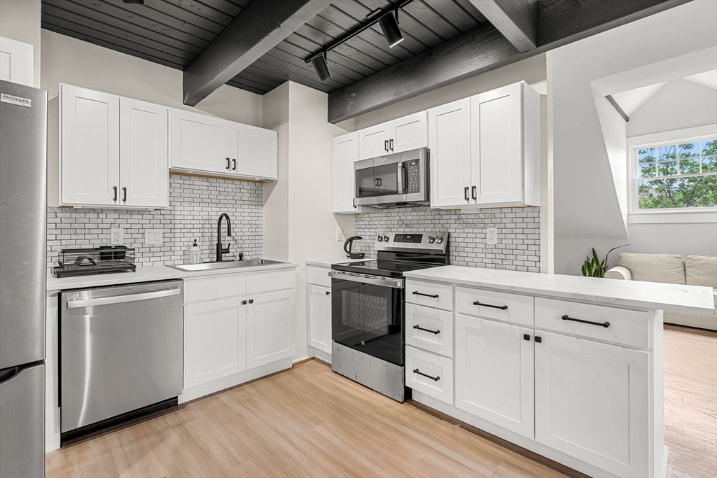 256 Lafayette St 3