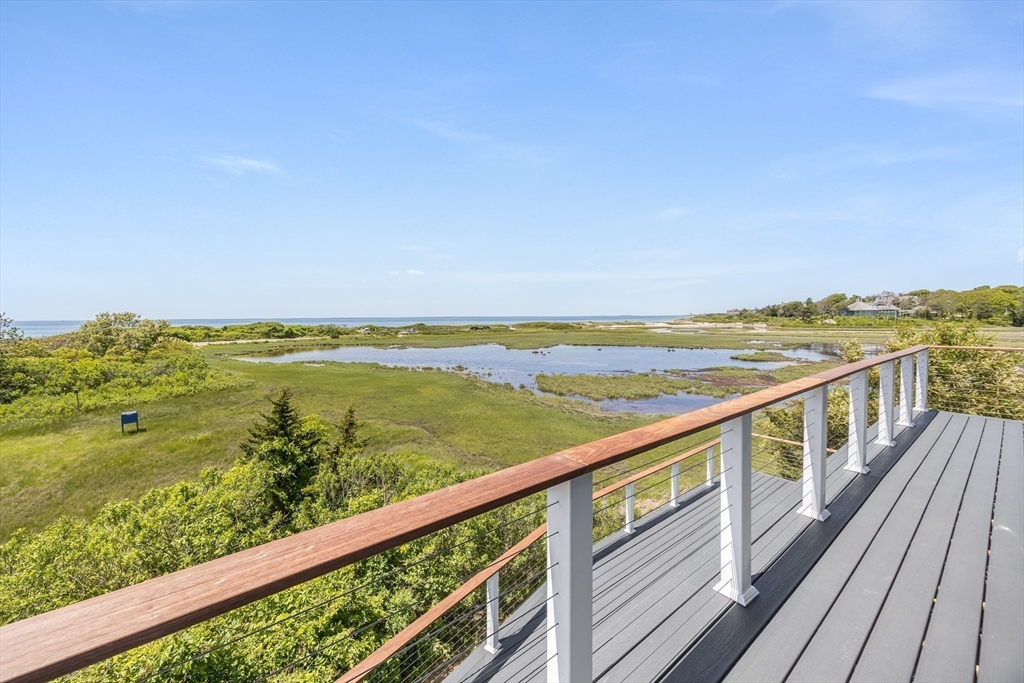 33 Wood Neck Rd