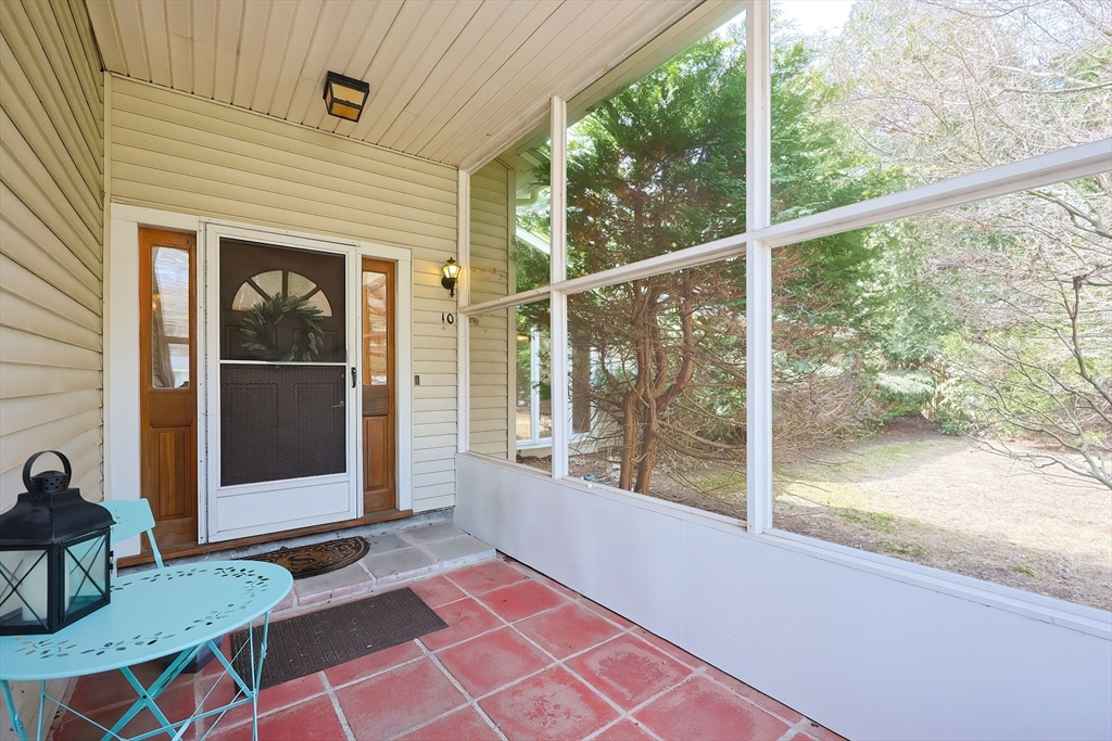 10 Corrine Dr