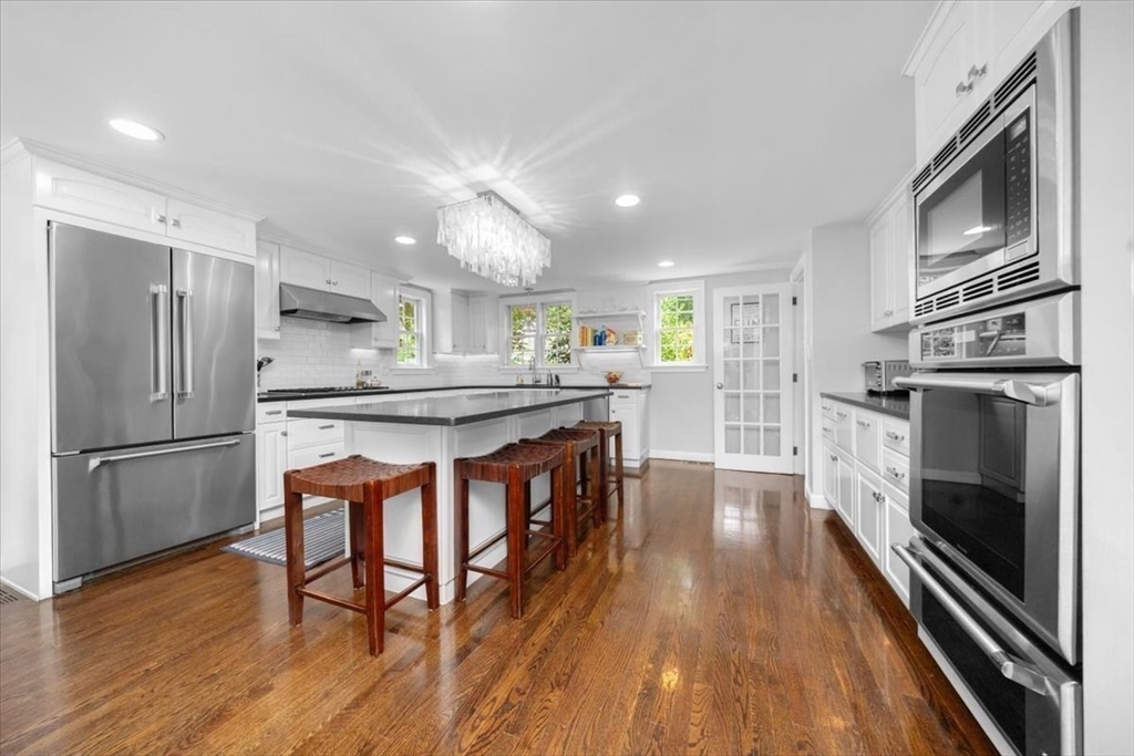 3 Howland Ln