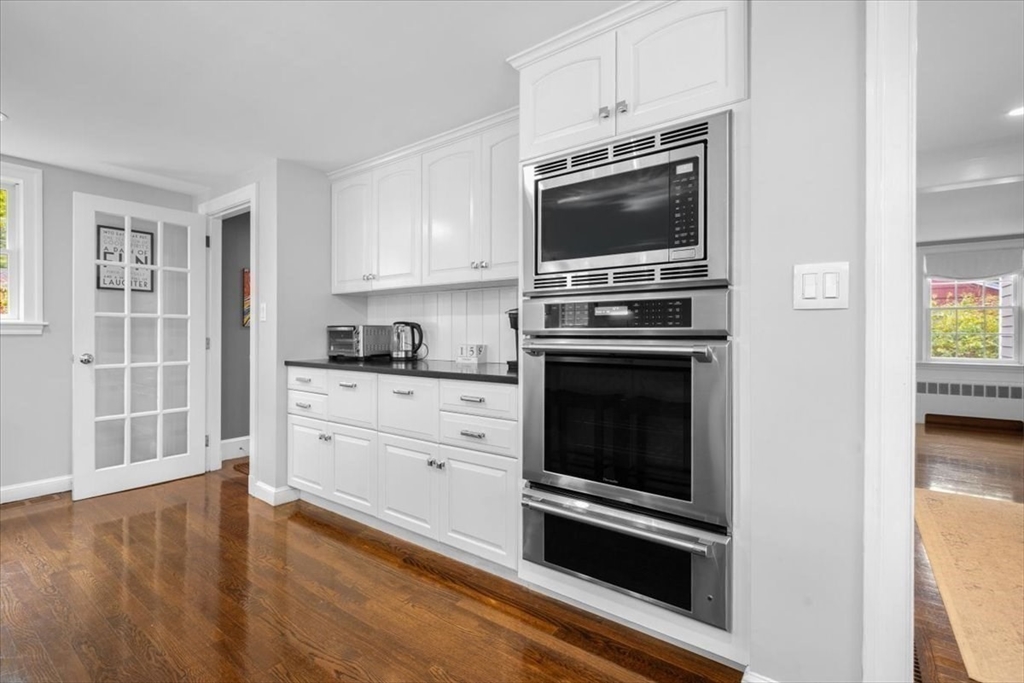 3 Howland Ln