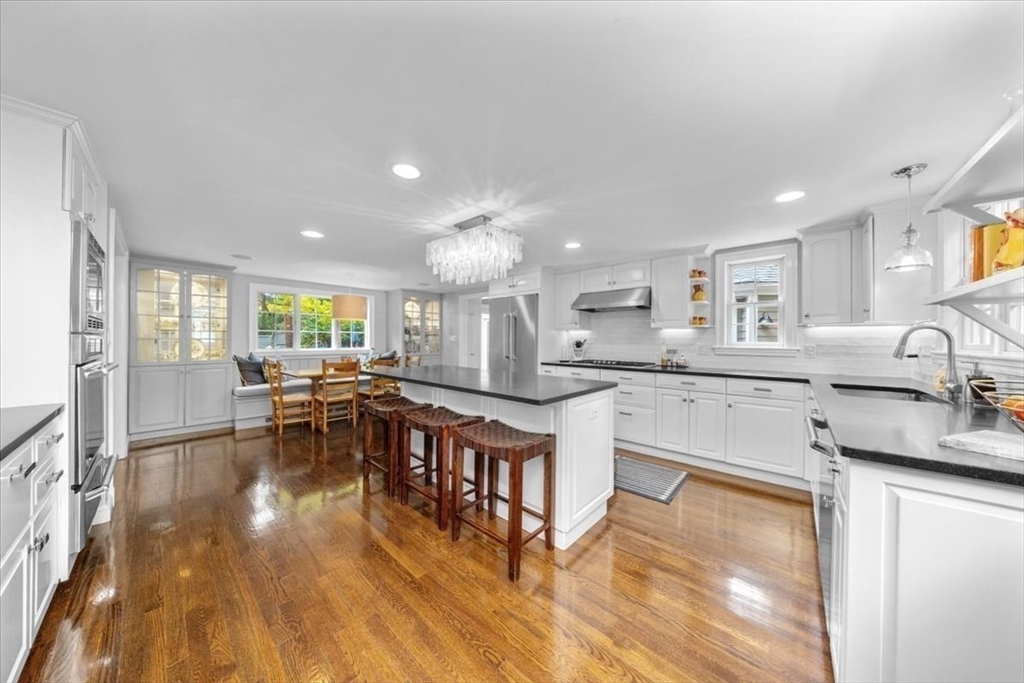 3 Howland Ln