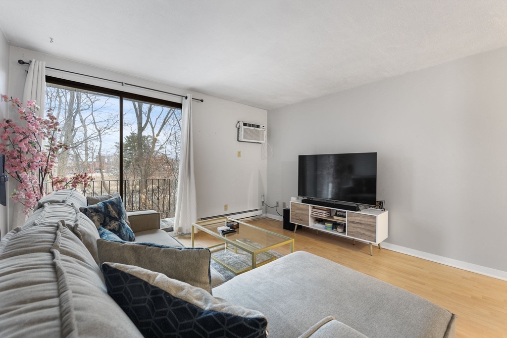 11 Riverside Ave 111