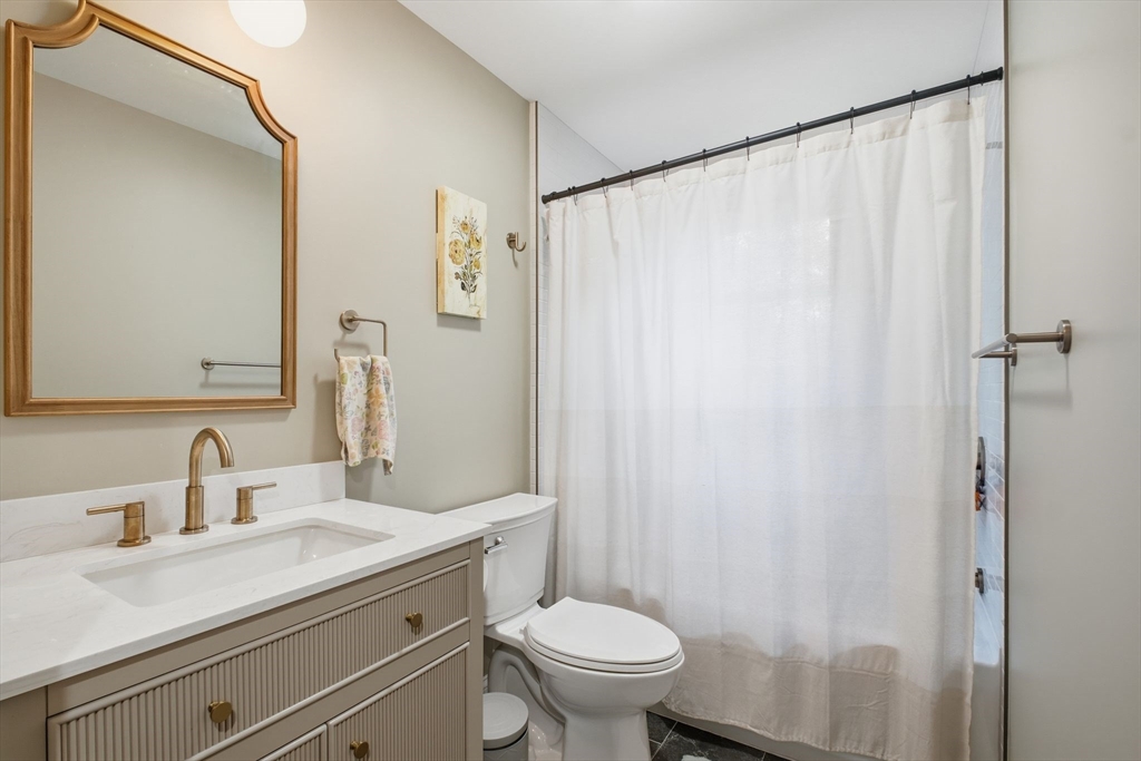 Springfield, Massachusetts 01119, United States, 3 Bedrooms Bedrooms, ,2 BathroomsBathrooms,Residential,Active,233732