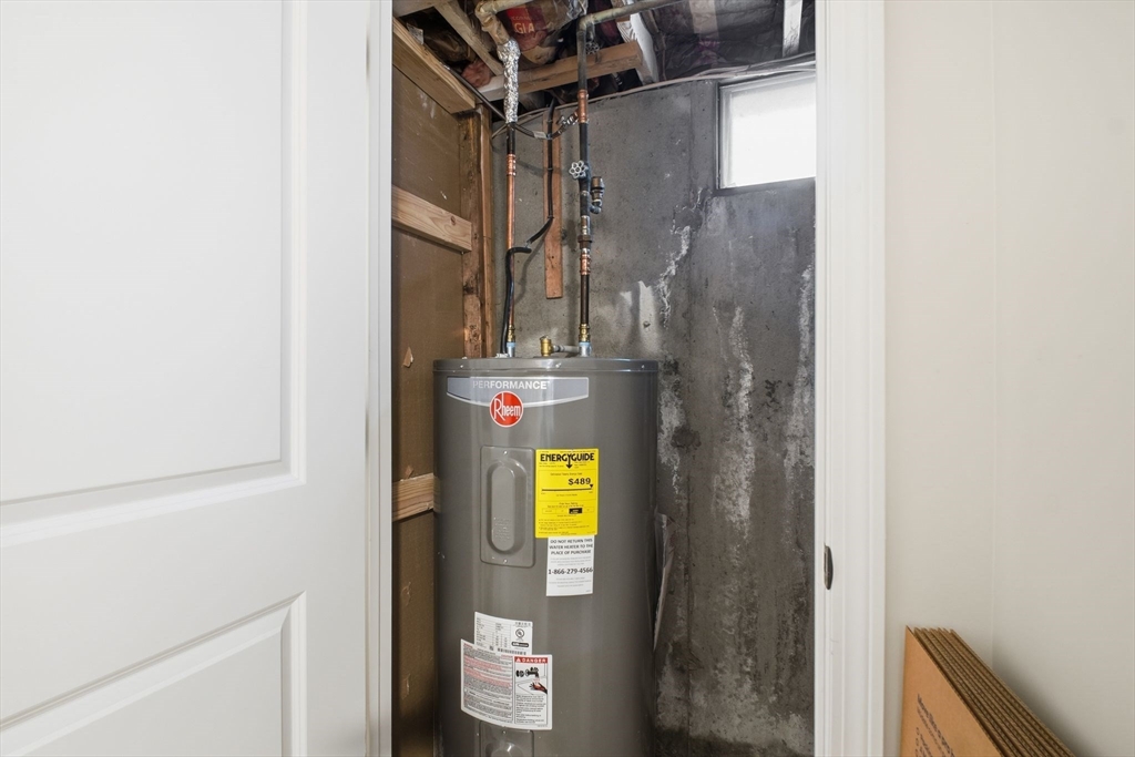 Springfield, Massachusetts 01119, United States, 3 Bedrooms Bedrooms, ,2 BathroomsBathrooms,Residential,Active,233732