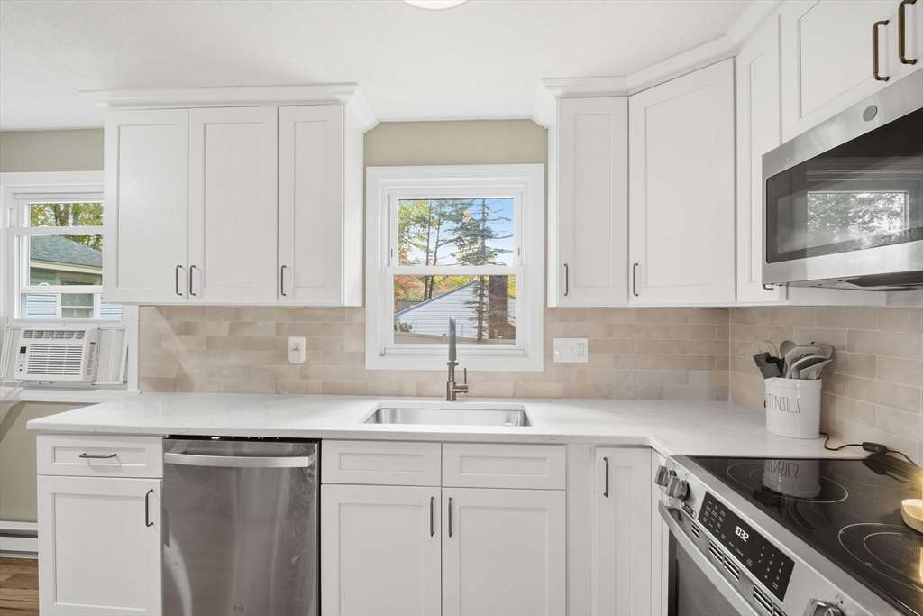 Springfield, Massachusetts 01119, United States, 3 Bedrooms Bedrooms, ,2 BathroomsBathrooms,Residential,Active,233732