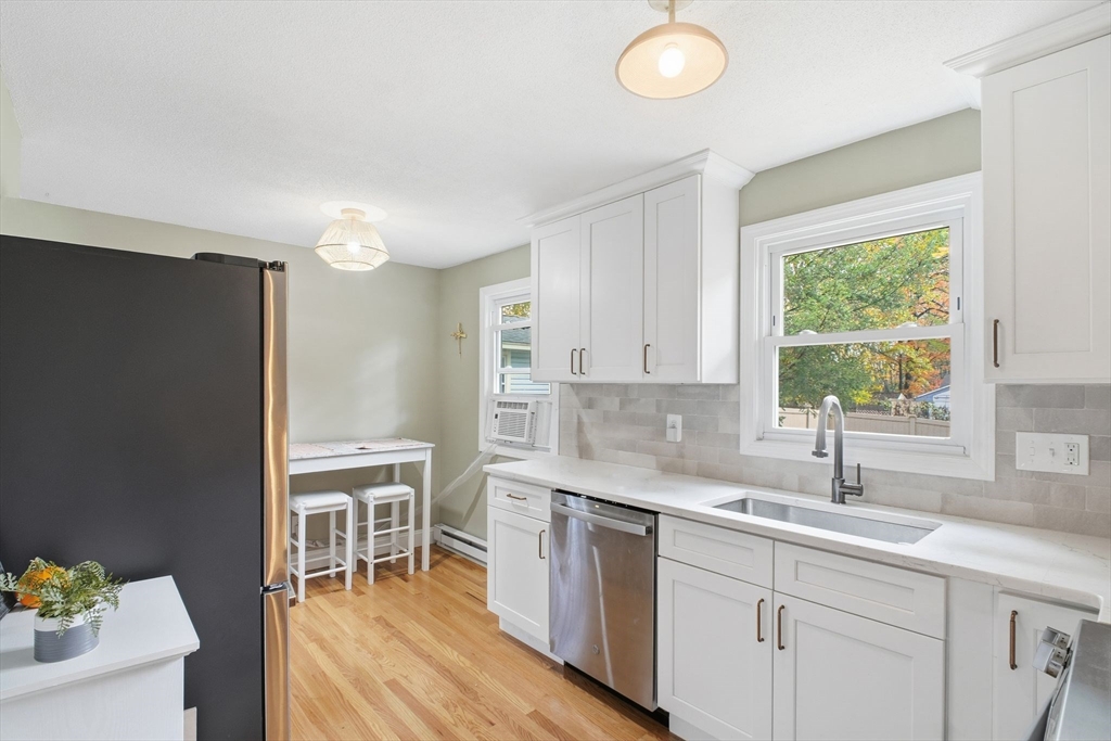 Springfield, Massachusetts 01119, United States, 3 Bedrooms Bedrooms, ,2 BathroomsBathrooms,Residential,Active,233732