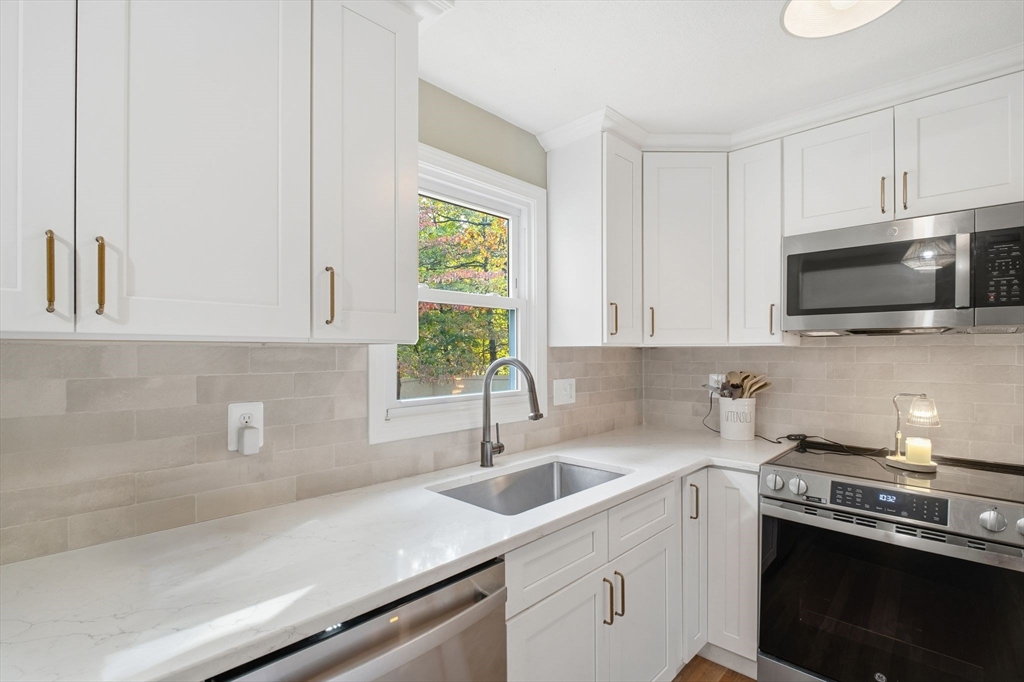 Springfield, Massachusetts 01119, United States, 3 Bedrooms Bedrooms, ,2 BathroomsBathrooms,Residential,Active,233732