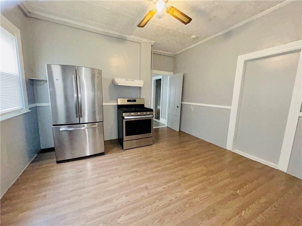 19 Emmett St