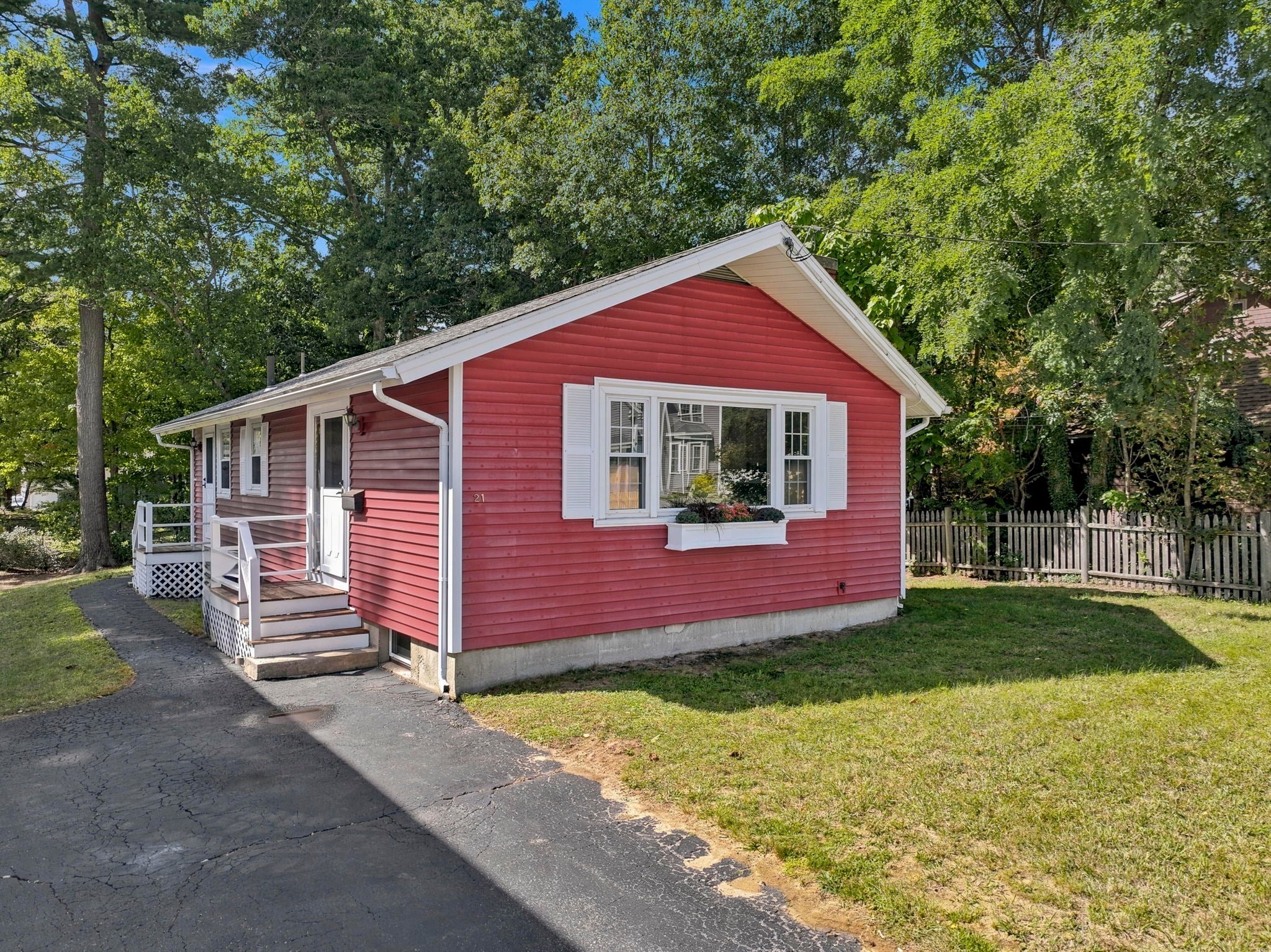 Photo of 21 Beacon St, Wilmington, MA