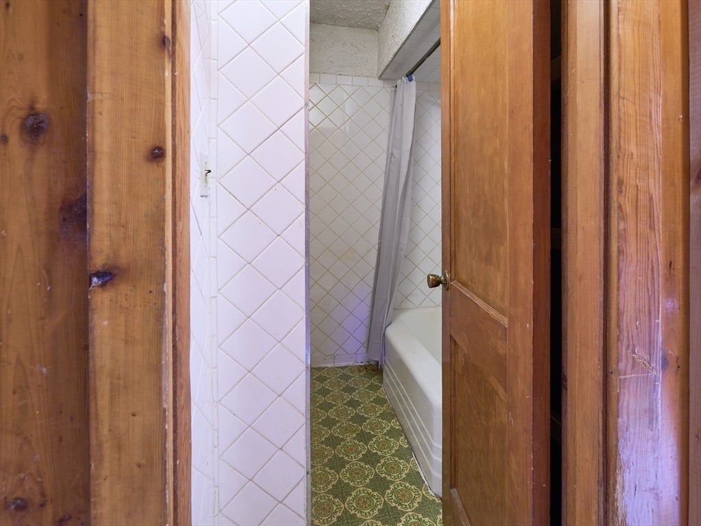 25 Stoneham Rd, Worcester, MA Photo #8