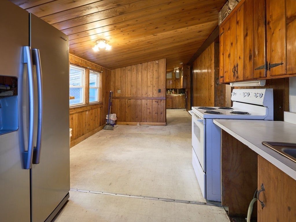 25 Stoneham Rd, Worcester, MA Photo #7