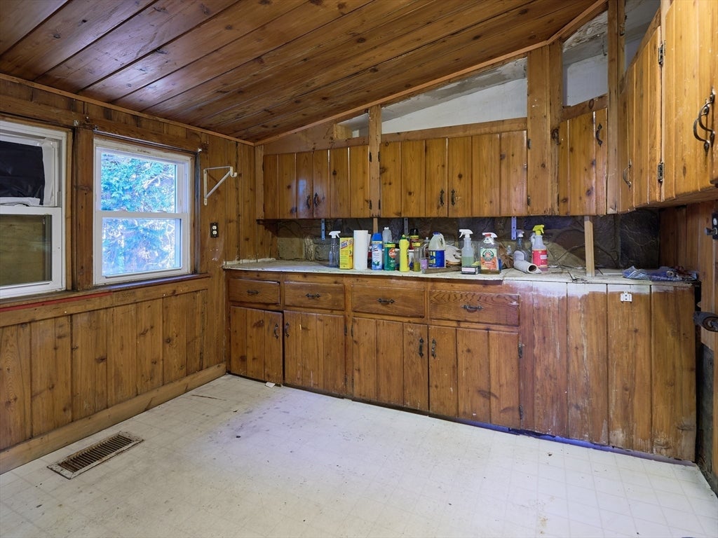 25 Stoneham Rd, Worcester, MA Photo #5