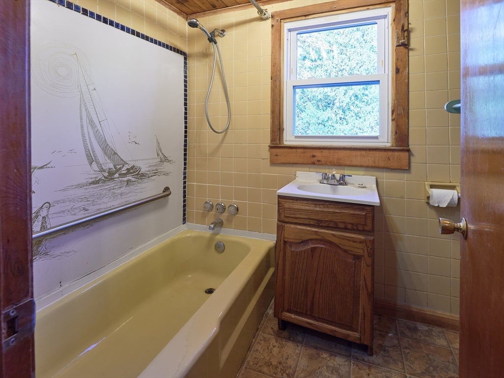 25 Stoneham Rd, Worcester, MA Photo #13