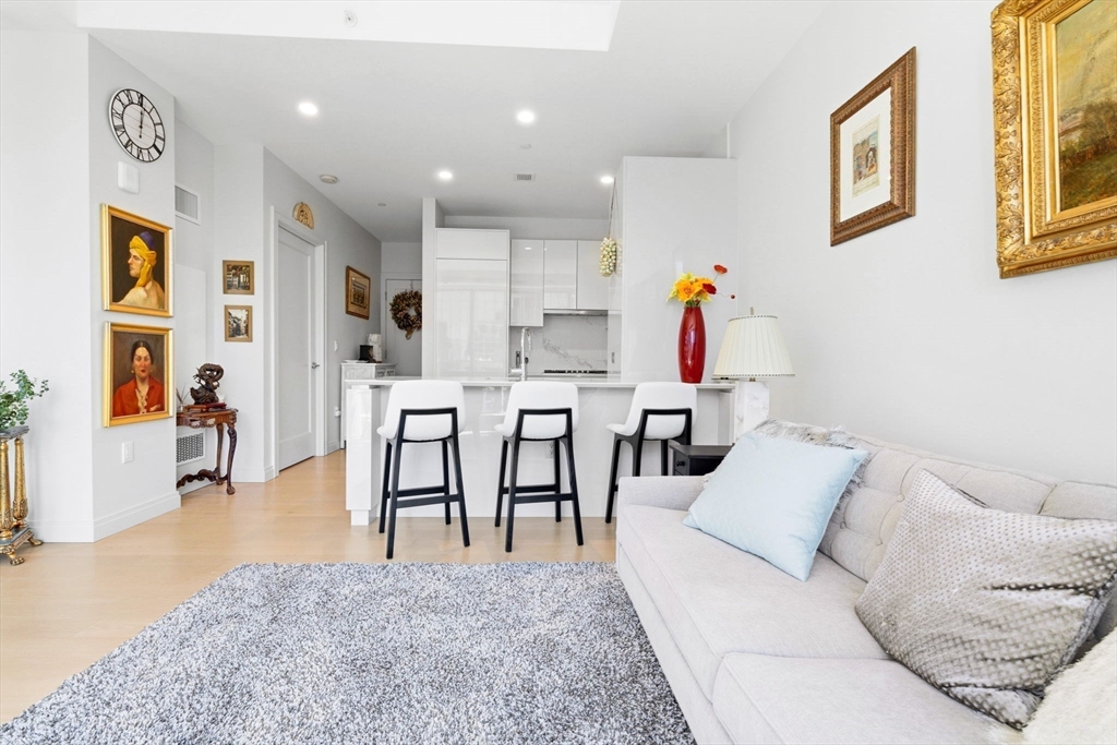 133 Seaport Blvd 1805