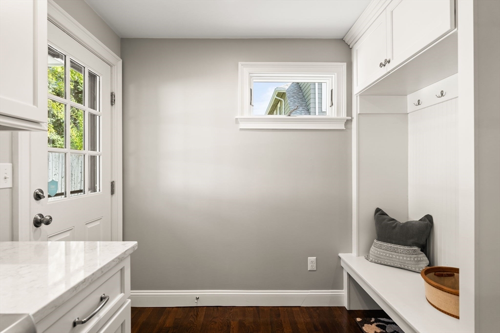 Belmont, Massachusetts 02478, United States, 4 Bedrooms Bedrooms, ,2 BathroomsBathrooms,Residential,Active,208624