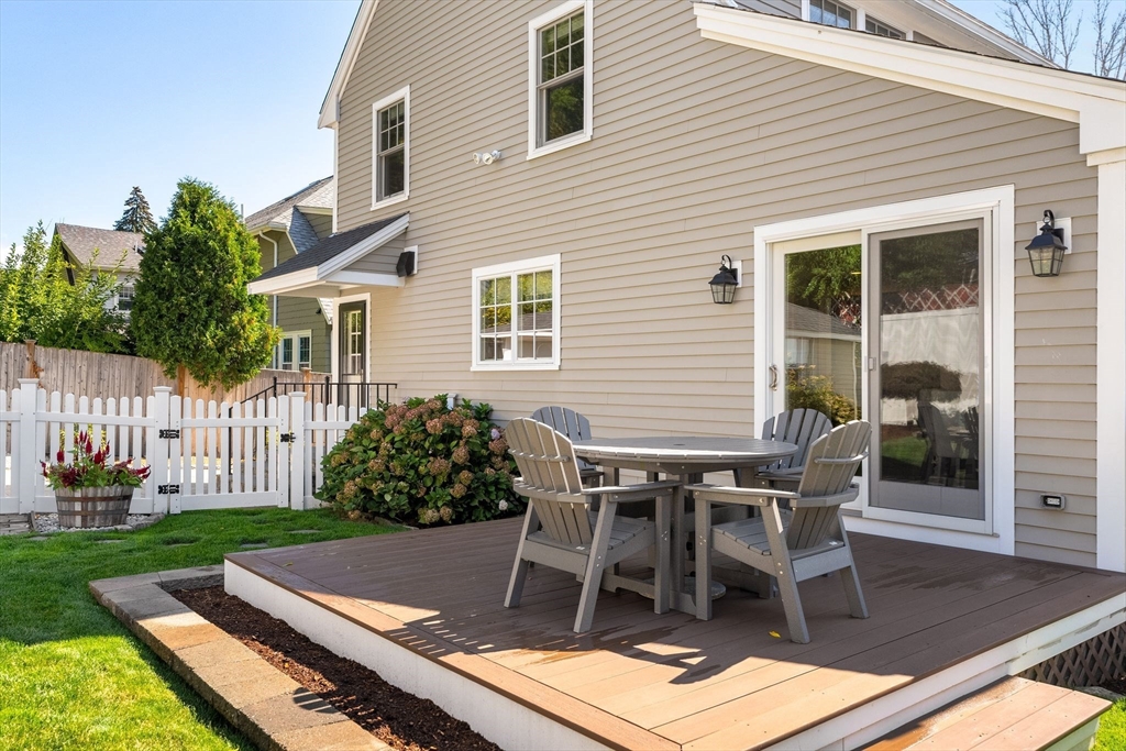 Belmont, Massachusetts 02478, United States, 4 Bedrooms Bedrooms, ,2 BathroomsBathrooms,Residential,Active,208624