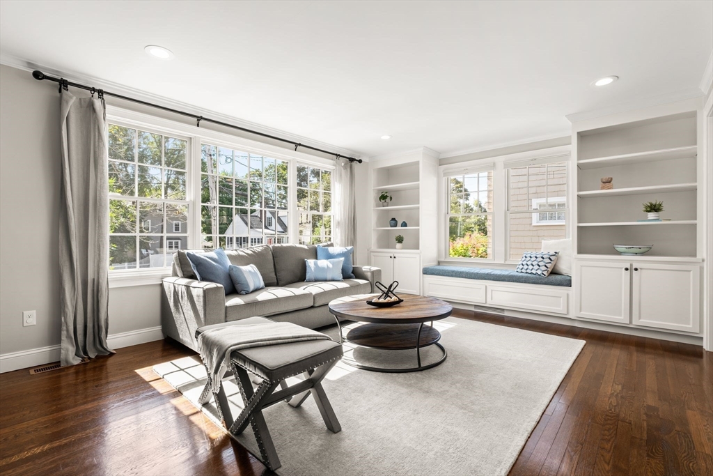 Belmont, Massachusetts 02478, United States, 4 Bedrooms Bedrooms, ,2 BathroomsBathrooms,Residential,Active,208624