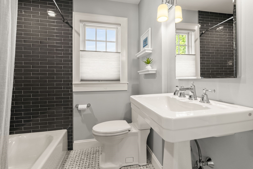 Belmont, Massachusetts 02478, United States, 4 Bedrooms Bedrooms, ,2 BathroomsBathrooms,Residential,Active,208624