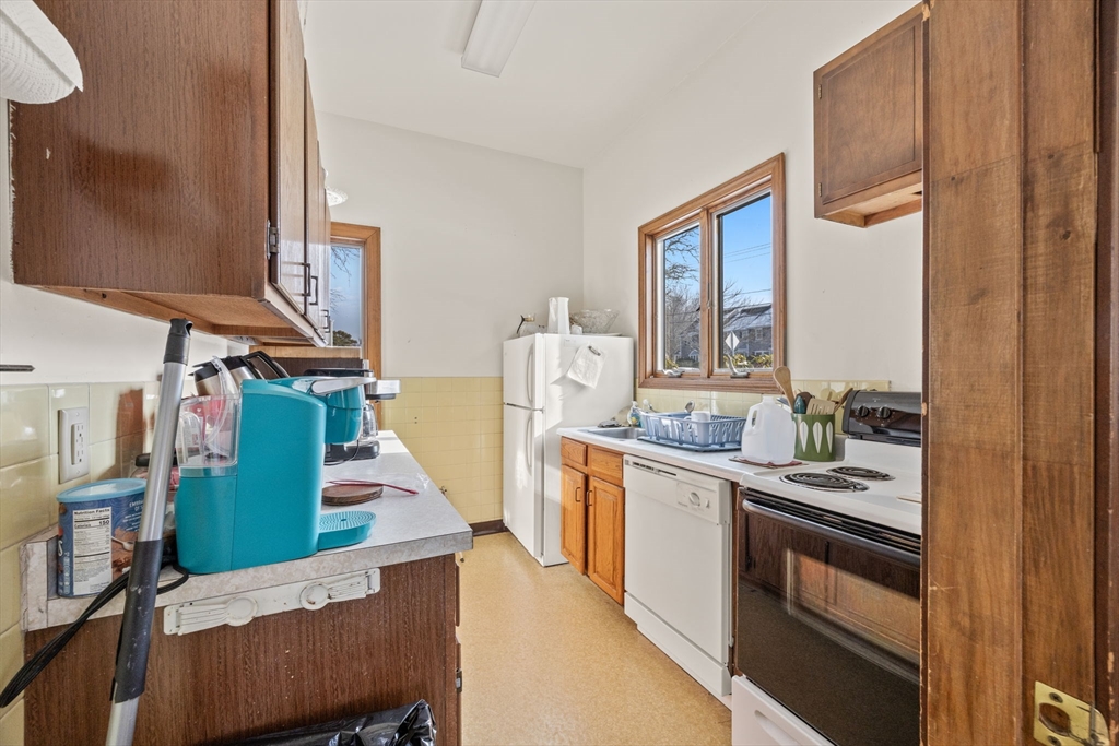 Orleans, Massachusetts 02653, United States, 1 Bedroom Bedrooms, ,1 BathroomBathrooms,Residential,Pending,15323