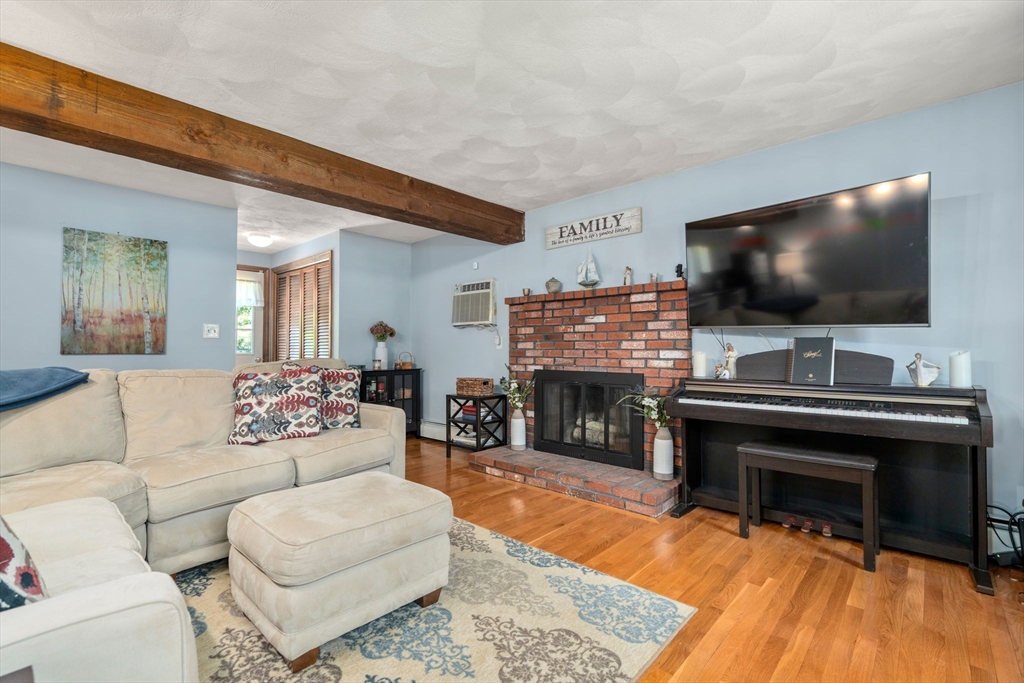 61 Regina S Dr